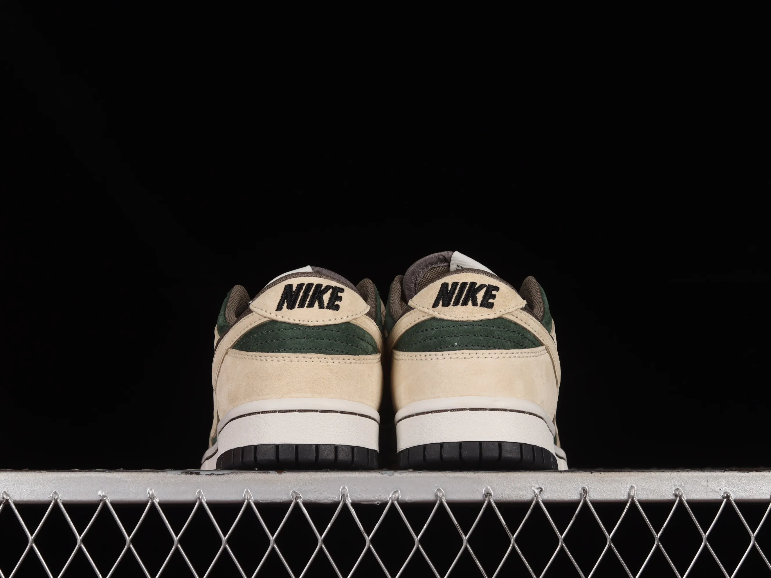All categories Nk SB Dunk Series Nk SB Dunk Low low-top sneakers Otomo Katsuhiro x Nk SB Dunk Low "Steamboy OST" Otomo Katsuhiro co-branded double hook SB low-top sports and leisure sneakers CT2552-895